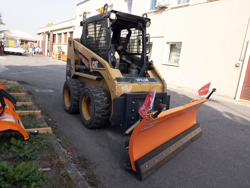 snow plow for up to 3 0 ton skid steer loaders ln 175 m