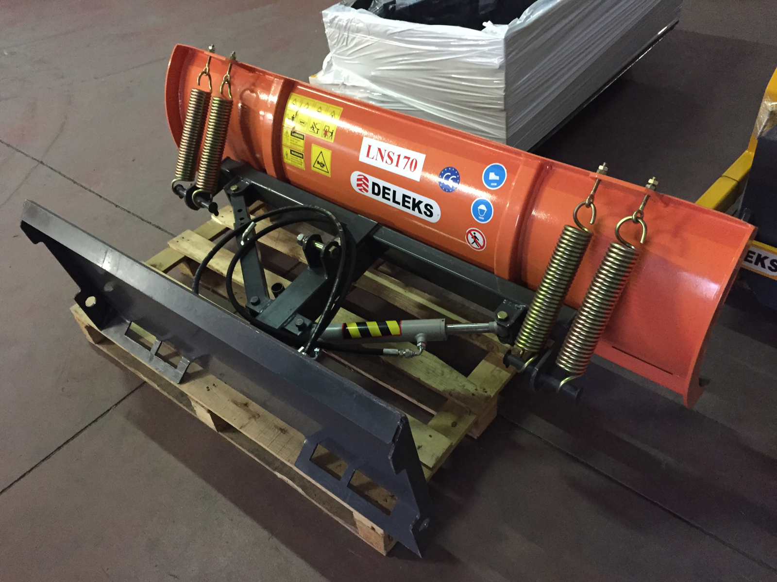 Light snow plow for skid steer loaders, LNS150M