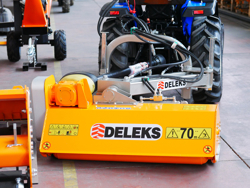 trituradora de martillos con brazo volpe 100 para pequeno tractor