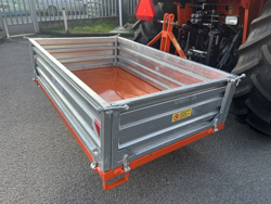 caja de transporte basculante para tractor modelo t 1400