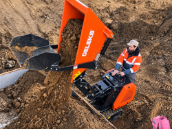 minidumper kubota m8000