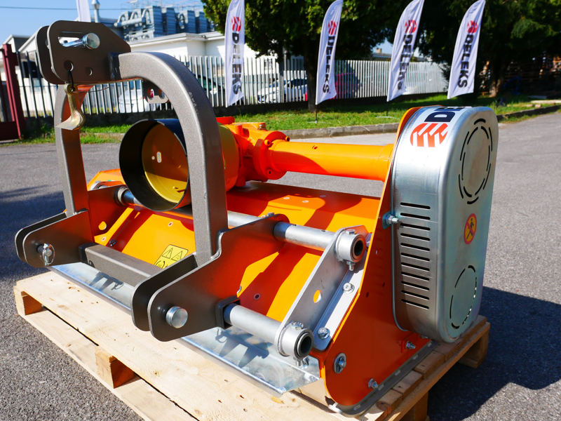 Trituradora de martillos o cuchillas LINCE-SP140 para tractor